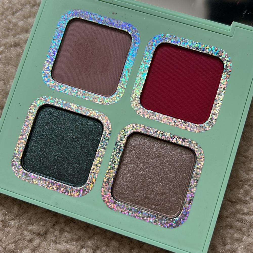 NIB AUTHENTIC KOURT KYLIE COSMETICS BLUE BOX PRESSED EYESHADOW PALETTE⭐️⭐️⭐️⭐️⭐️
